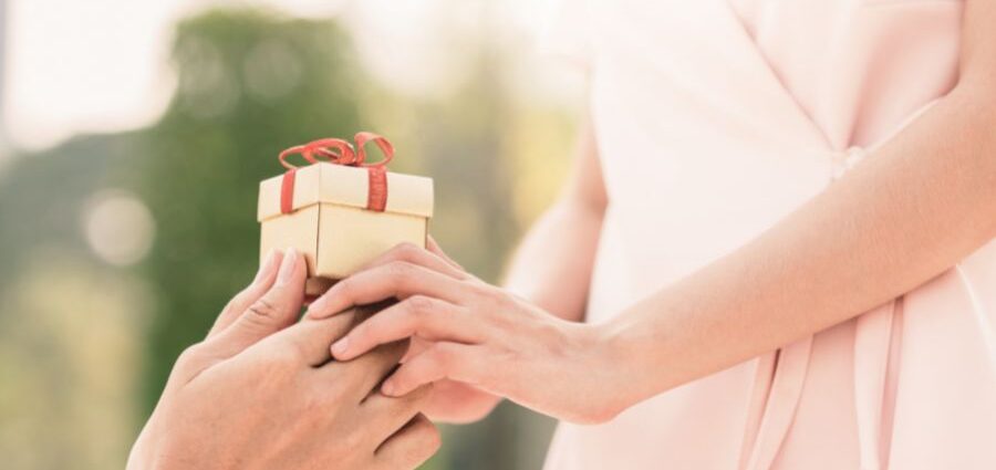 75+ sweet gift ideas for your girlfriend that span all of her interests - Gift-giving tips for every budget