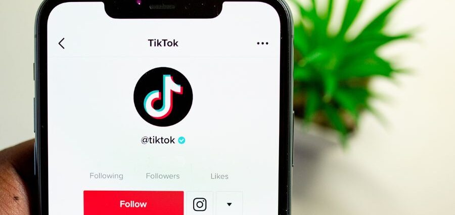 Here's How to Turn On the New TikTok Feature That Tells You Who's Viewing Your Profile